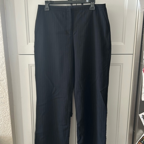 BCBG slacks w/ pockets ( box 6) - Picture 1 of 4